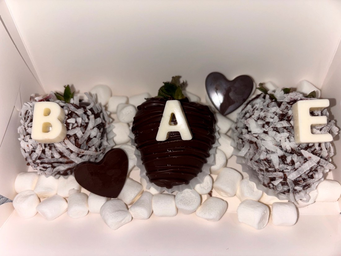 Sweet Elegance by Chapis custom dipped treat box