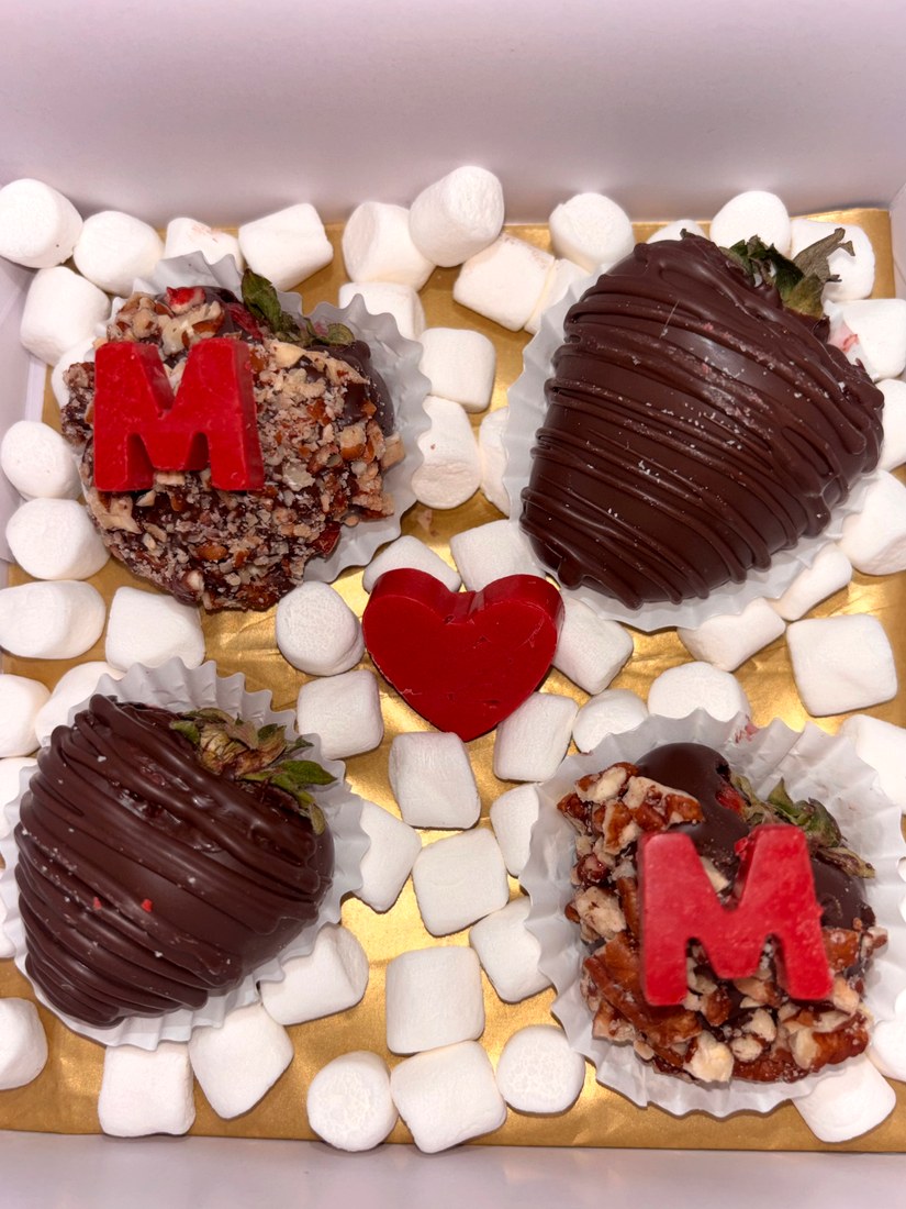 Sweet Elegance by Chapis custom dipped treat box