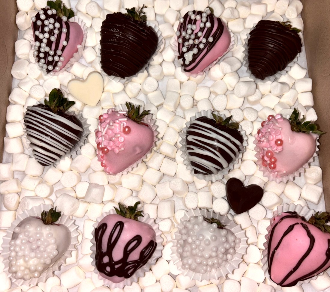 Sweet Elegance by Chapis custom dipped treat box