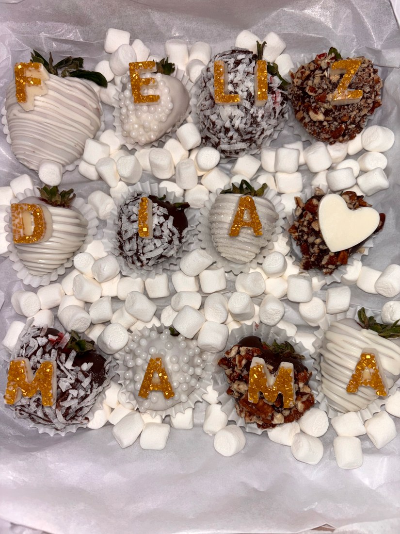 Sweet Elegance by Chapis custom dipped treat box