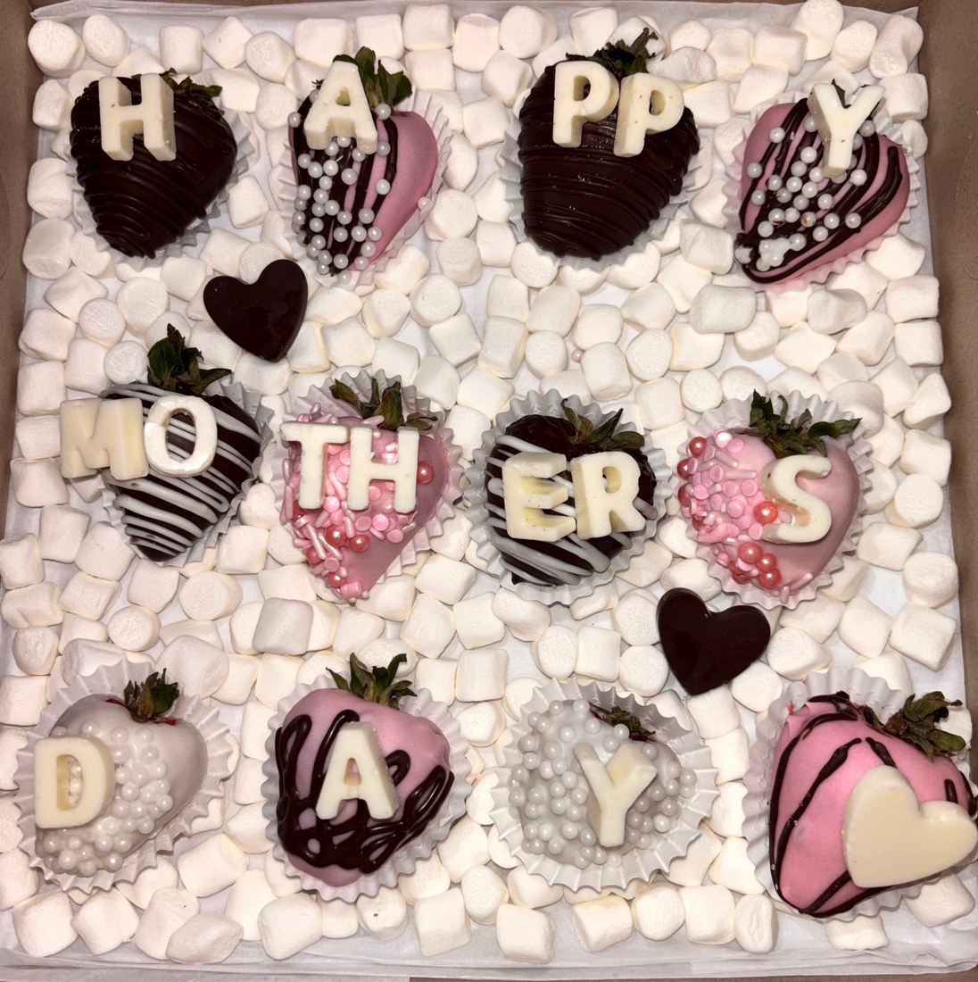 Sweet Elegance by Chapis custom dipped treat box