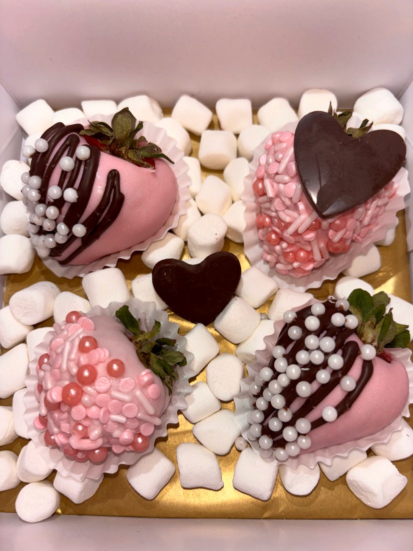Sweet Elegance by Chapis custom dipped treat box