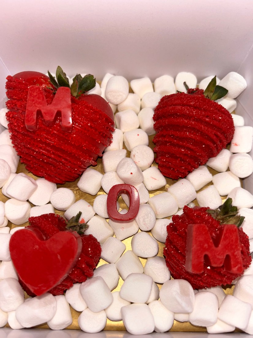 Sweet Elegance by Chapis custom dipped treat box