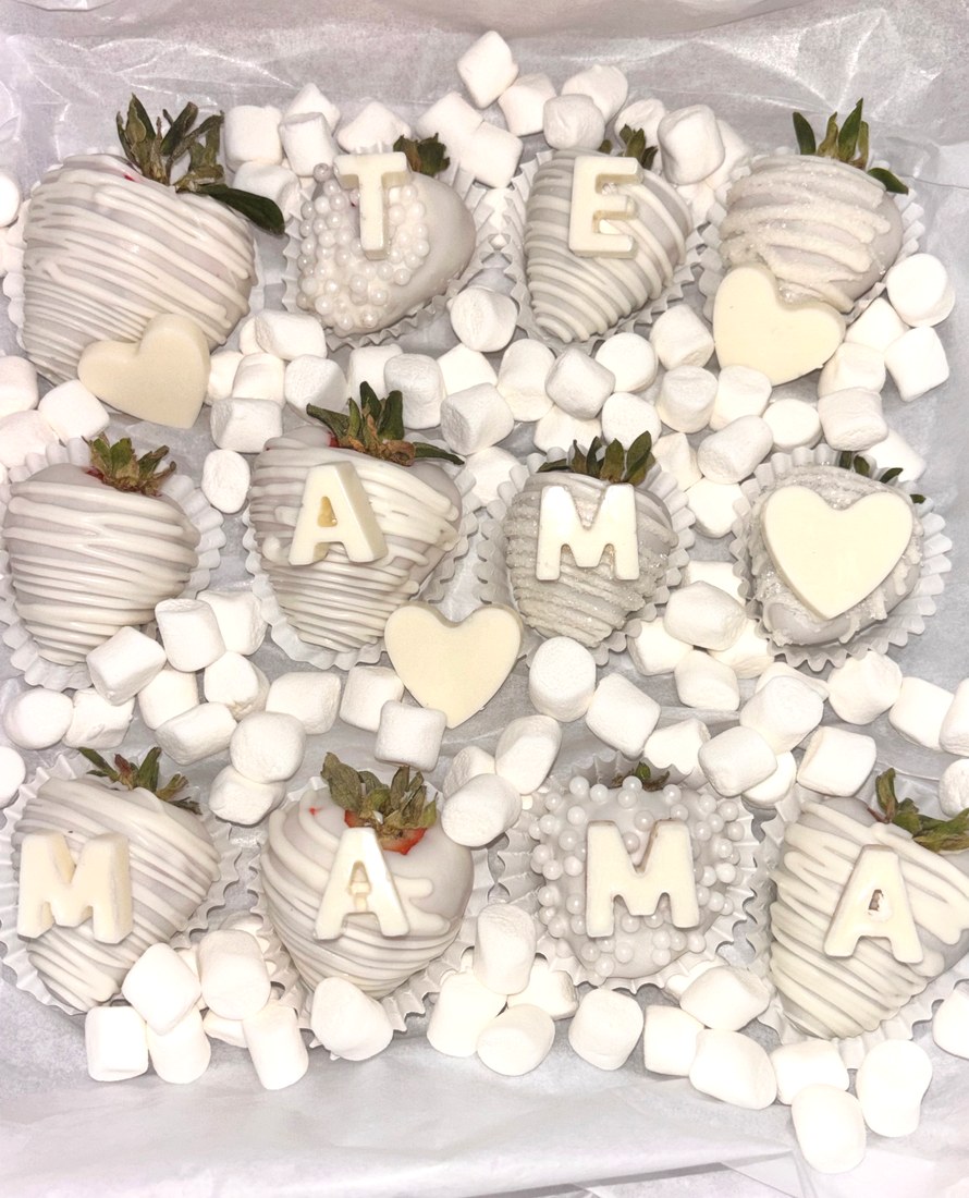 Sweet Elegance by Chapis custom dipped treat box