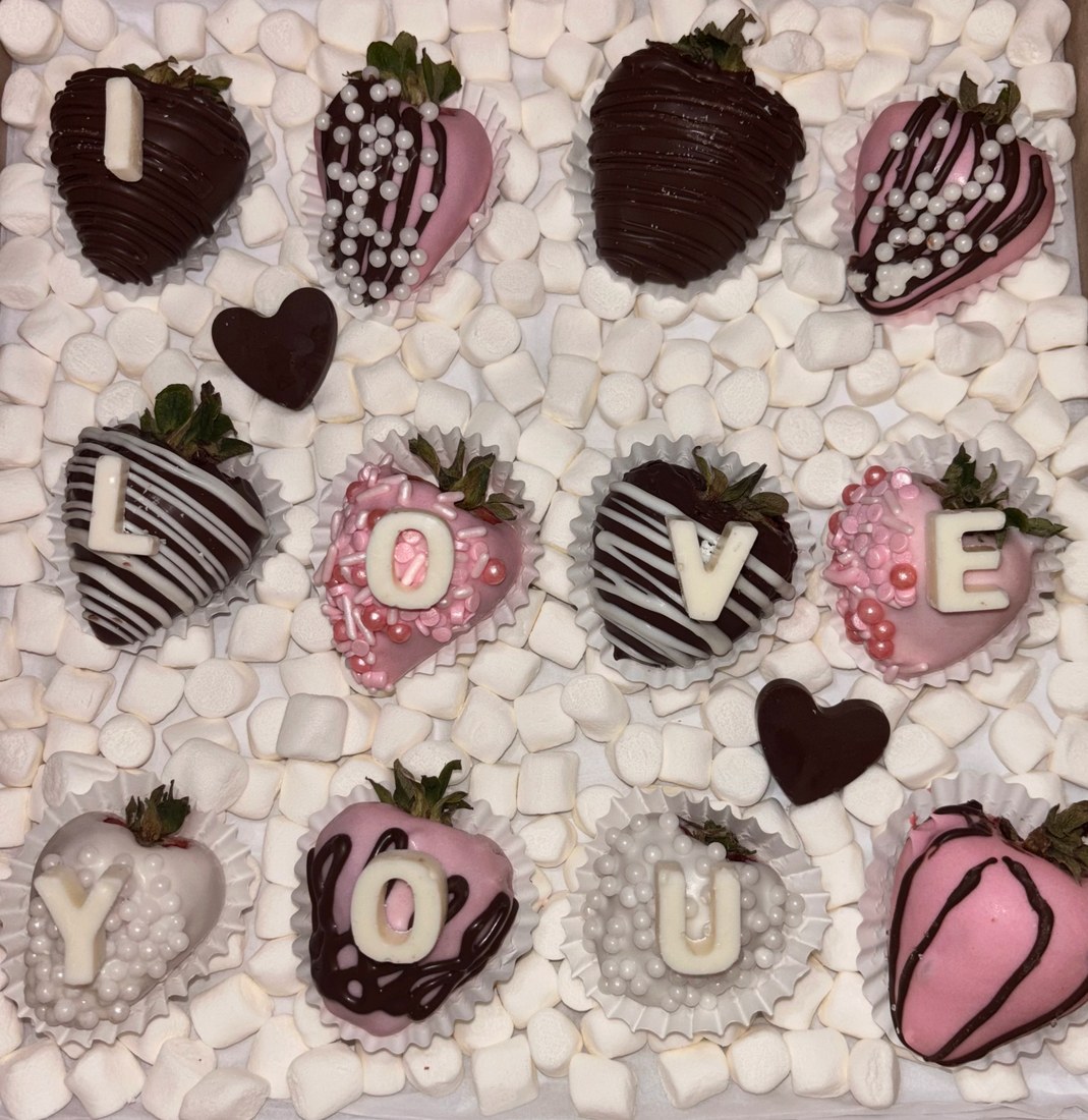 Sweet Elegance by Chapis custom dipped treat box
