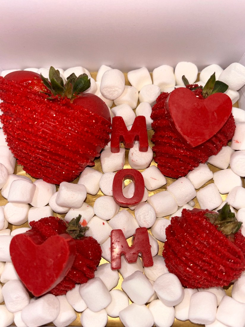Sweet Elegance by Chapis custom dipped treat box