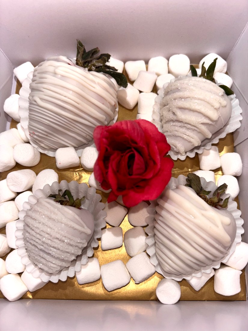 Sweet Elegance by Chapis custom dipped treat box