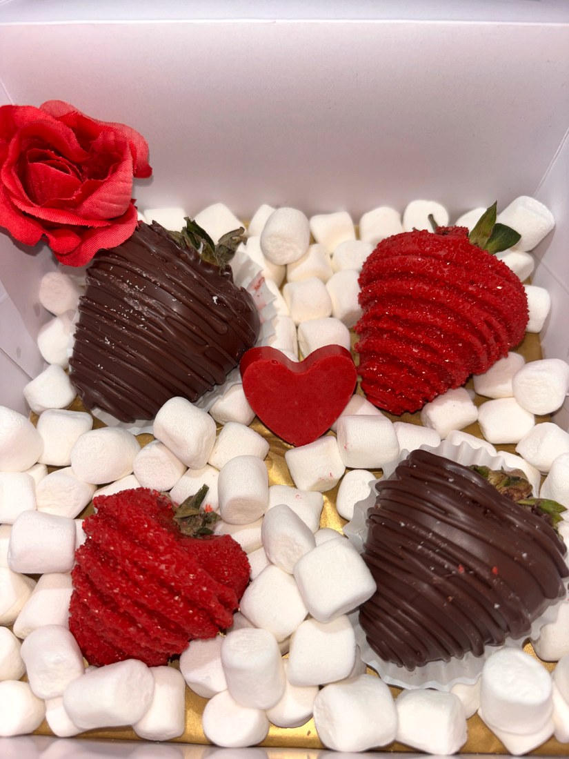 Sweet Elegance by Chapis custom dipped treat box