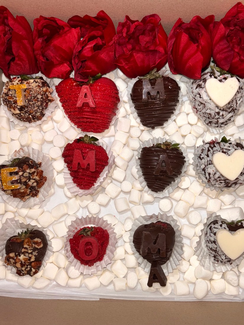 Sweet Elegance by Chapis custom dipped treat box