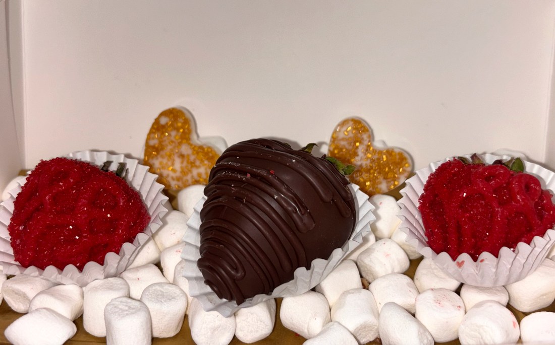 Sweet Elegance by Chapis custom dipped treat box