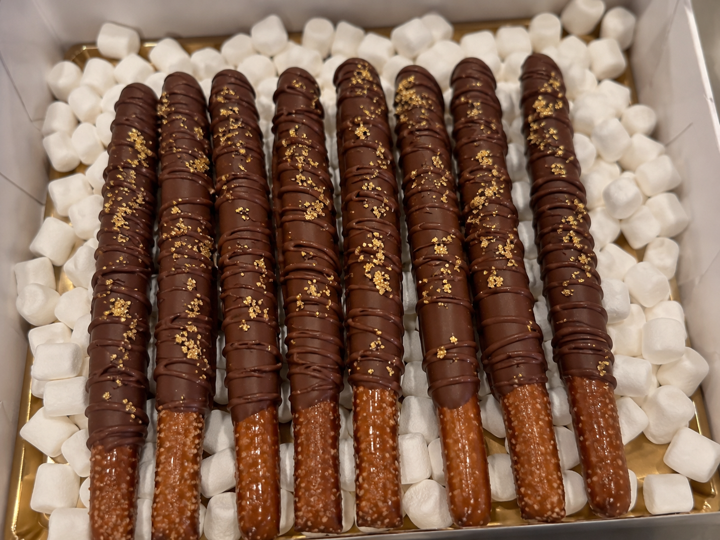 Sweet Elegance by Chapis custom dipped treat box