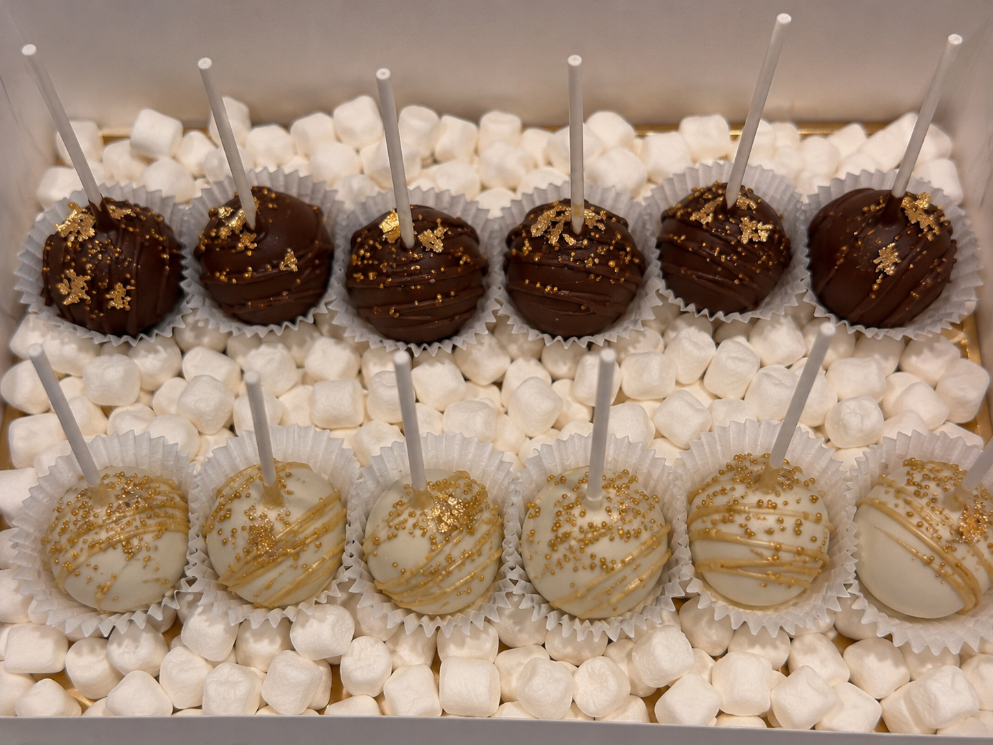 Sweet Elegance by Chapis custom dipped treat box
