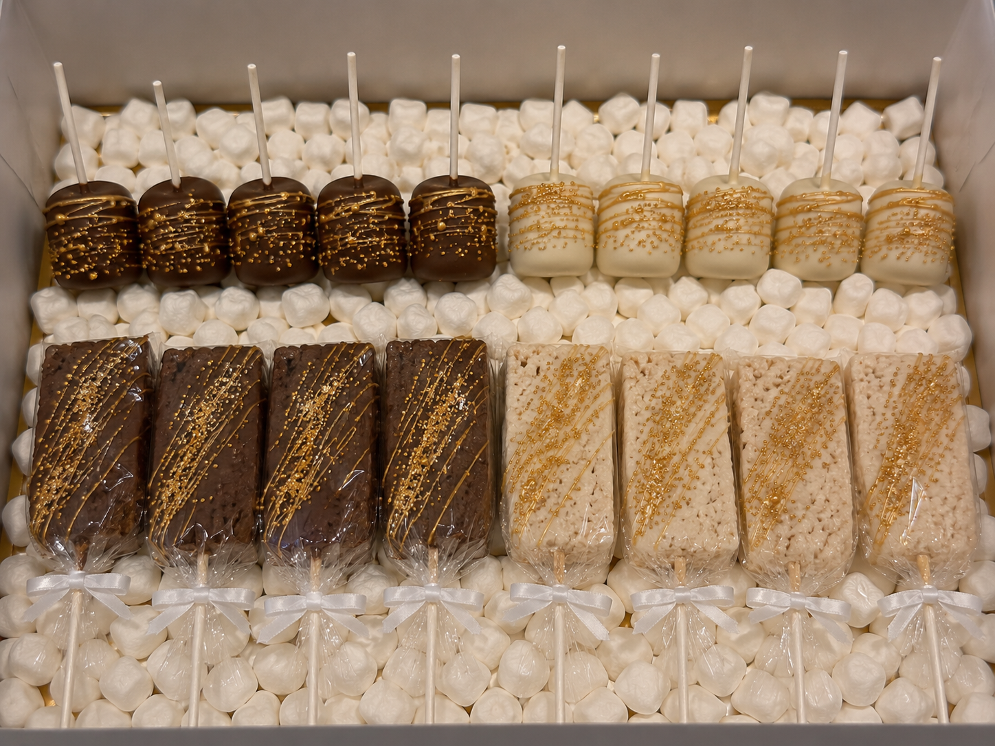 Sweet Elegance by Chapis custom dipped treat box
