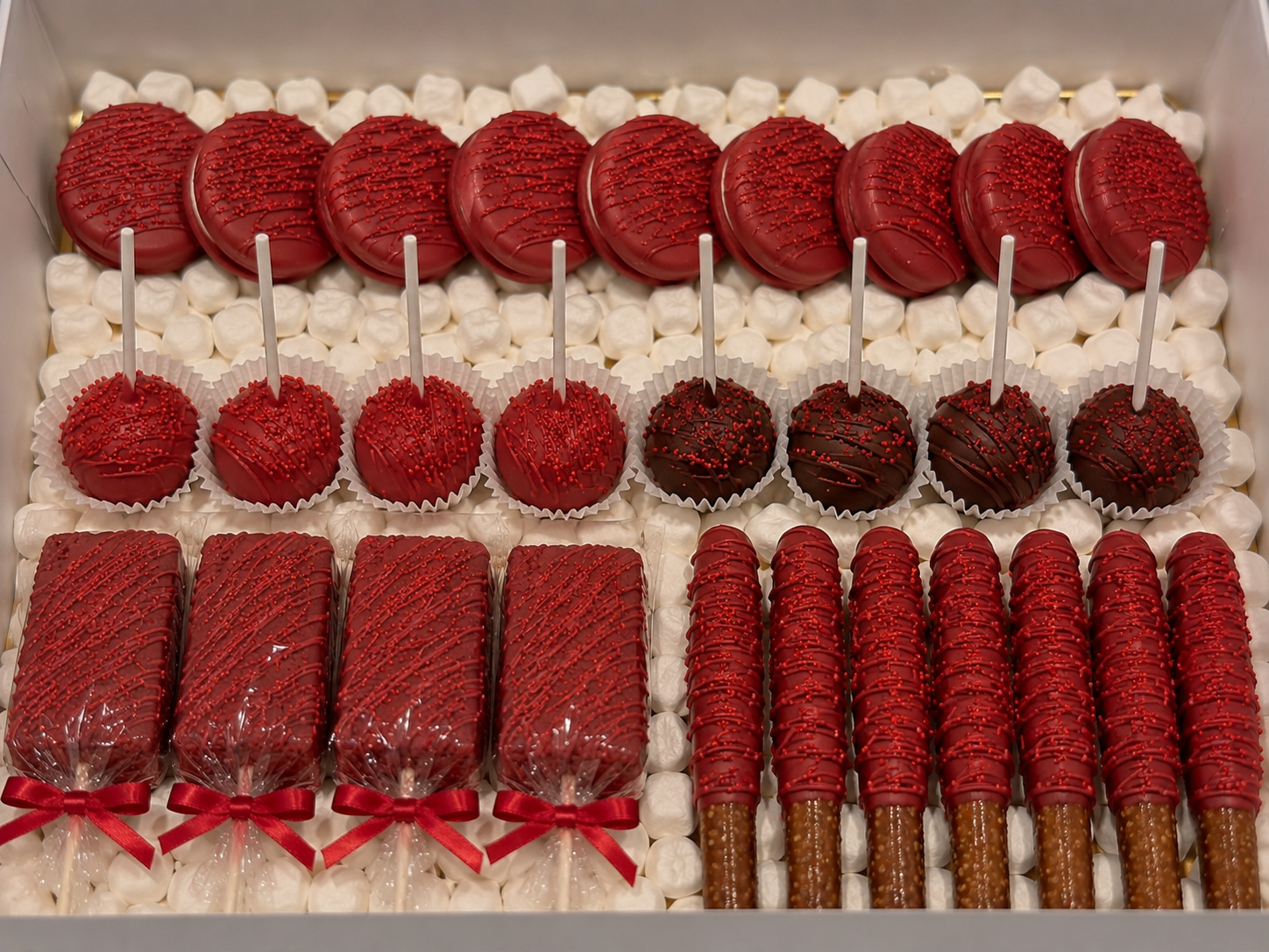Sweet Elegance by Chapis custom dipped treat box