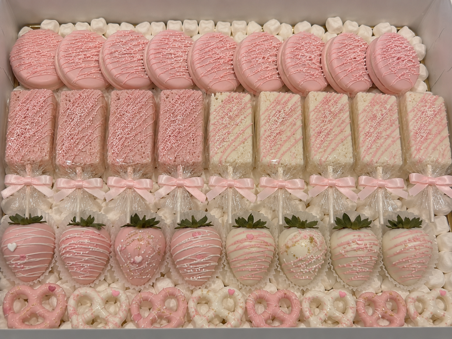Sweet Elegance by Chapis custom dipped treat box